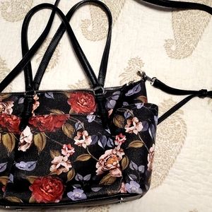 Bucket bag with tons of pockets